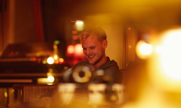 Світ сколихнула новина про смерть відомого діджея Avicii