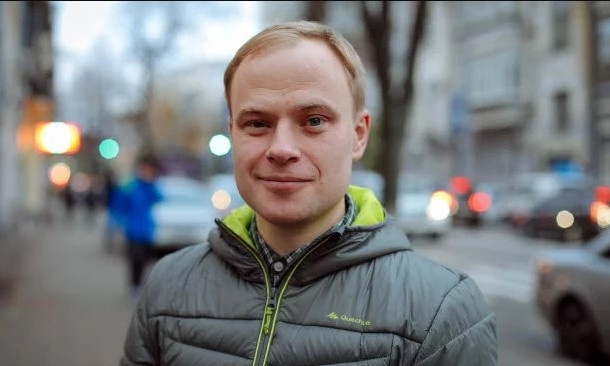 Нардепа от партии "Голос" застали за позорным делом прямо на сессии (ВИДЕО)