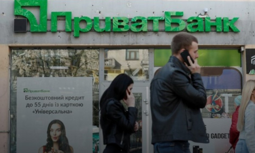 ПриватБанк попал в скандал со списанием средств клиента в "минус"