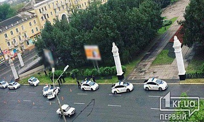 В центре Кривого Рога столкнулись несколько полицейских авто