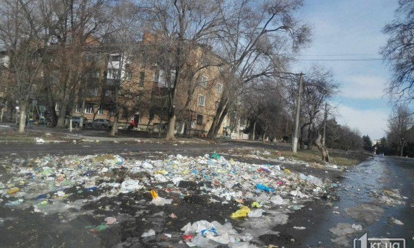 Стихийная свалка на одной из улиц Кривого Рога