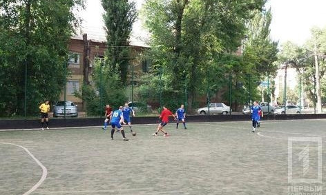 В Кривом Роге патрульные и следователи сыграли в футбол