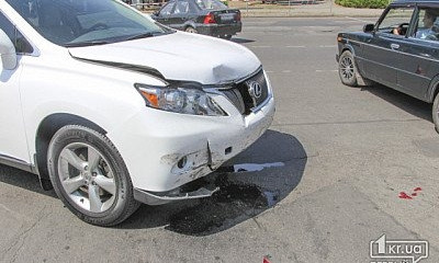 ДТП в Кривом Роге: Lexus "поцеловался" с Audi