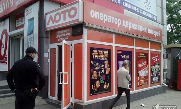 Зашел за лотерейкой - попал в казино: в Кривом Роге обнаружили нелегальные казино