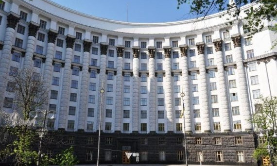 Повышение окладов учителей отложили еще на год