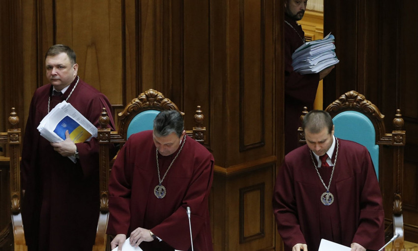 Уволен глава Конституционного суда Станислав Шевчук