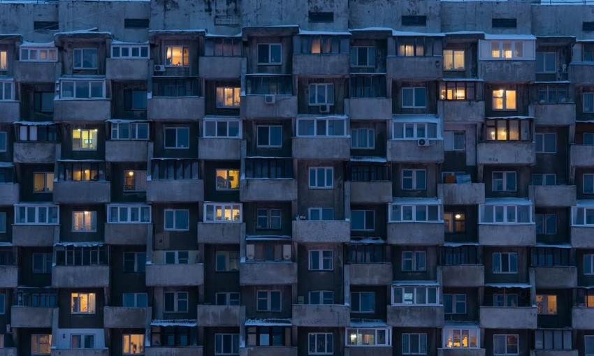 В Харькове женщина с полугодовалым малышом выпрыгнула с 19 этажа: подробности трагедии (ФОТО 18+)