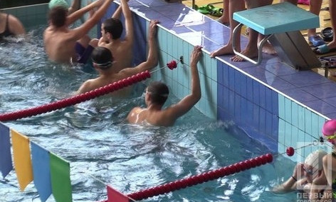 В Кривом Роге стартовал турнир по плаванью