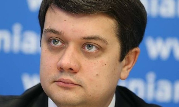 Перепалка в телеэфире: спикер штаба объяснил эмоции кандидата Зе, а президент - свой визит