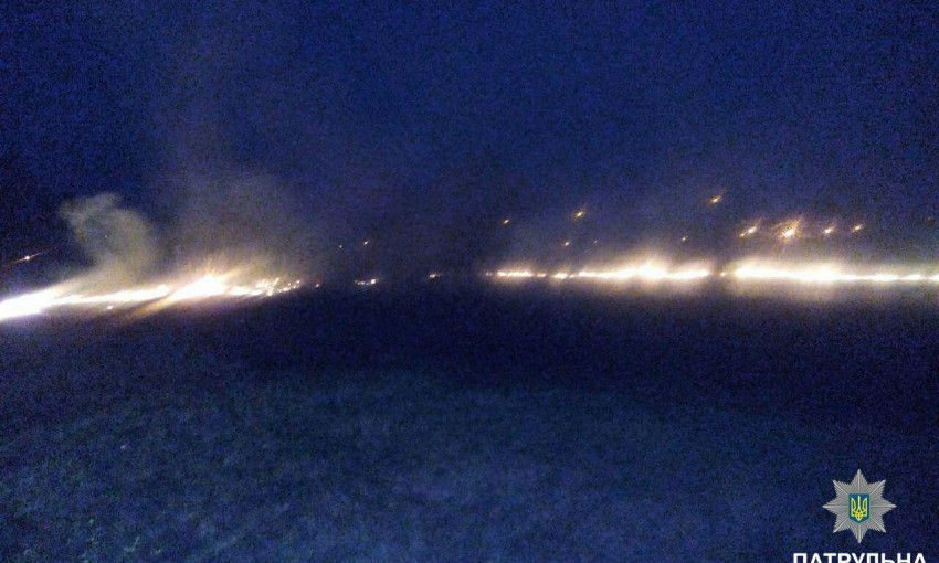 Возле больницы в Кривом Роге тушили пожар