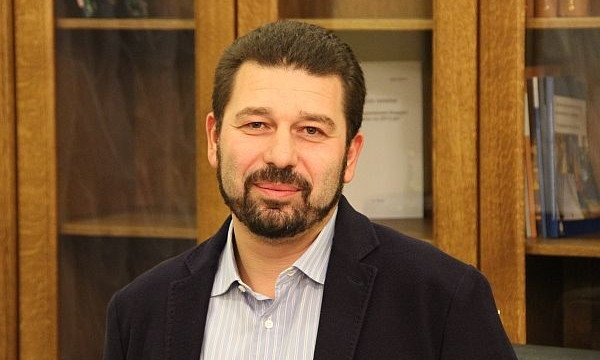 А чего добился ты? Нардеп Геллер получил от бабушки 18 млн и подарил пенсионерам баян