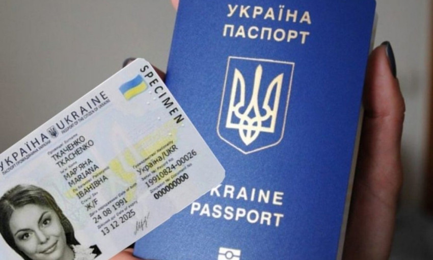 Украинцев лишат бумажных паспортов
