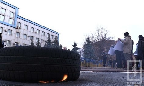 Под зданием управления криворожской полиции состоялся "пропалаченый" митинг