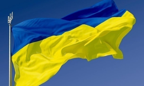 В Луганске мужчина снял флаг Украины с городской прокуратуры
