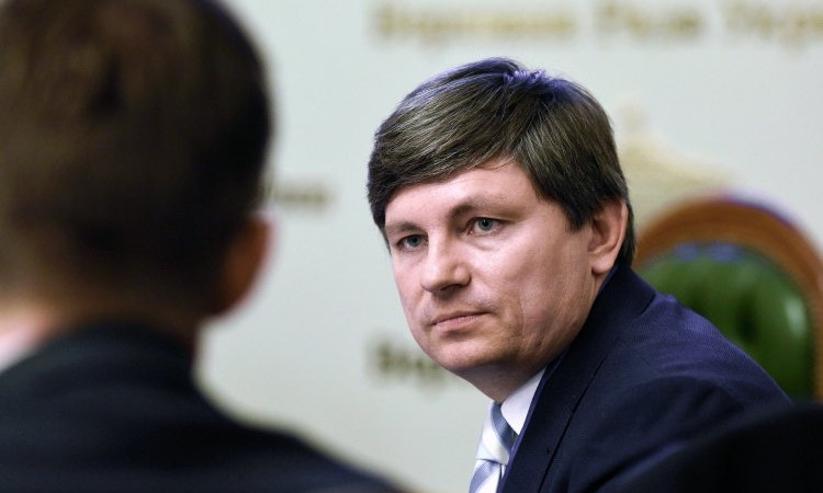 Петр Порошенко ожидает Владимира Зеленского на стадионе и 14, и 19 апреля, - Артур Герасимов