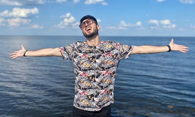 У популярного украинского ведущего забрали паспорт за долги