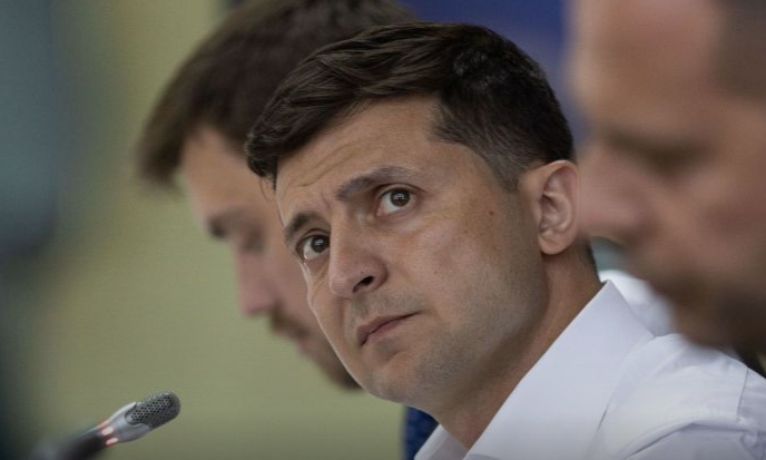 "Тратим миллиарды на дороги, а их нет": Зеленский - об отстранении Ноняка