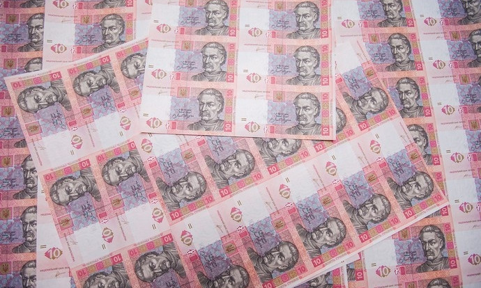 Гривня суттєво зміцнилась до долара та євро