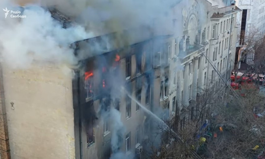В Одессе масштабный пожар, масса людей и учеников колледжа пострадало (ВИДЕО)