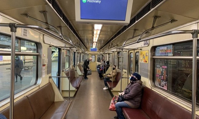 В Киеве и Харькове запустили метро: как первые пассажиры ехали в поезде (ФОТО, ВИДЕО)