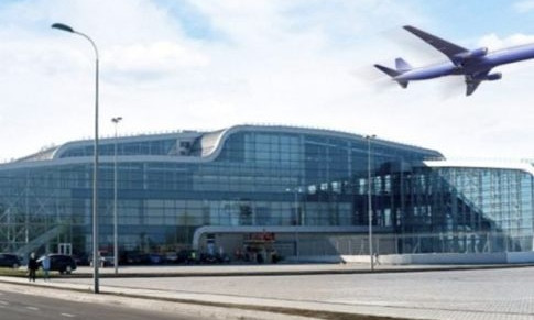 Во львовском аэропорту застряли дети украинцев, которых не впускают в Украину