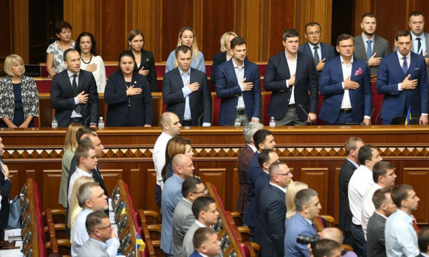 Издание опубликовало рейтинг зарплат министров за август: как оказалось, Шмыгаль не попал даже в 10-ку