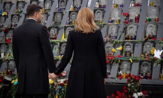 Владимир Зеленский и Первая леди почтили память Героев Небесной Сотни (ФОТО)