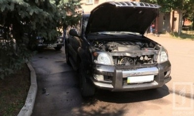 Иномарка, сожженная этой ночью в Кривом Роге, принадлежит депутату местного горсовета Александру Смалию