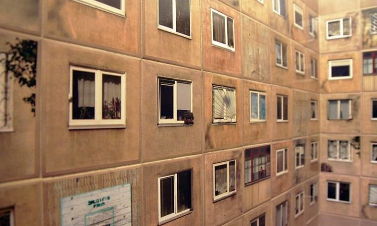 Уявіть, що у туалеті на вас дивляться тисячі очей! А як вас креатив у вбиральні в Литві? (фото)