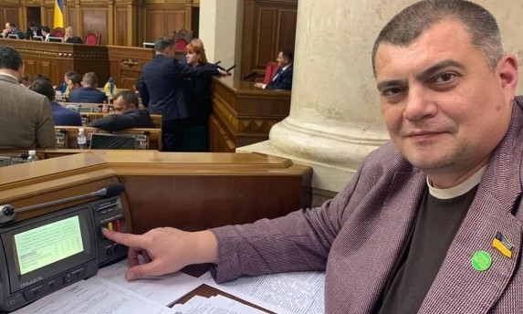 В сессионном зале Рады "Юзик" раздавал билеты на "Вечерний квартал" (ФОТО)