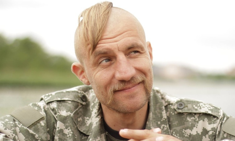 «Козак» Гаврилюк роз'їжджає по столиці на військовому авто: а казав, що на метро!