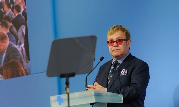 Наприкінці травня в Україну завітає співак Елтон Джон