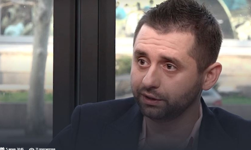 «Те, кто критикуют законопроект Зеленского, играют на руку олигархам», - Давид Арахамия
