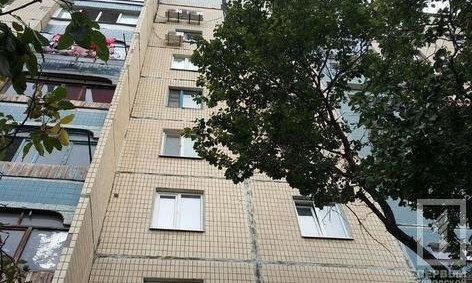 В Кривом Роге молодой парень выбросился с окна многоэтажки