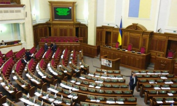 Депутатов лишат "второй зарплаты" за прогулы
