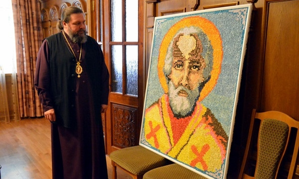 Воспитанники школы-интерната №4 подарили Криворожской епархии необычную икону