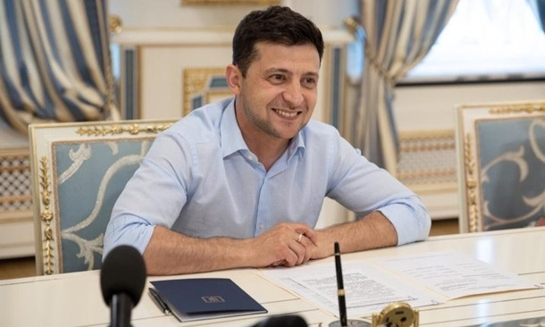 Зеленский разрешил гражданским лицам возглавлять Минобороны