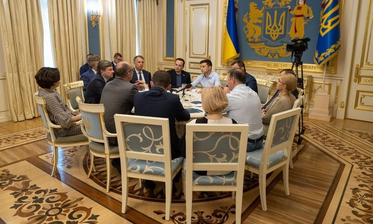 Администрация Президента обнародовала стенограмму встречи Зеленского с фракциями Рады