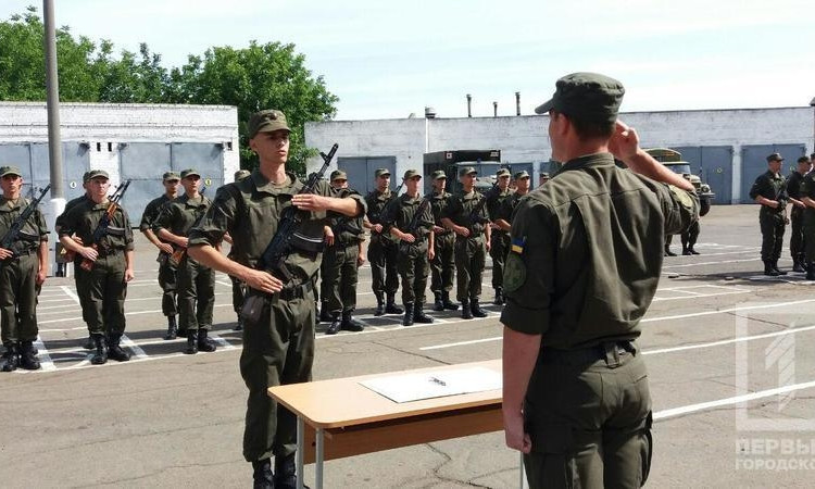 Криворожские новобранцы приняли присягу в национальную гвардию