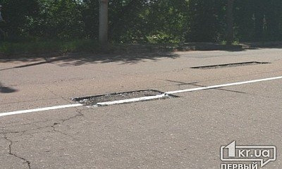 В Кривом Роге разметку на дорогах рисуют прямо через ямы