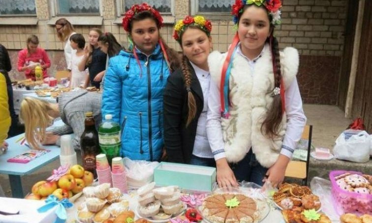 В Криворожской школе провели благотворительную ярмарку 