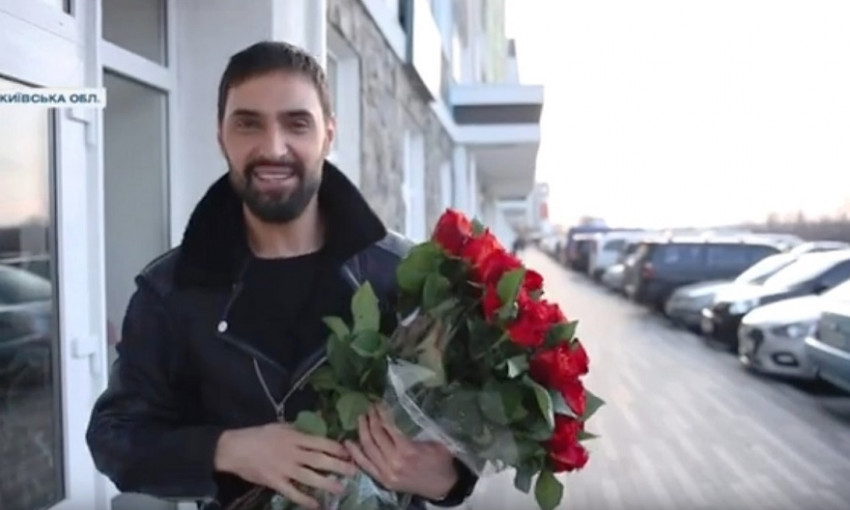 Цветы от звезды: Виталий Козловский стал флористом накануне 8 Марта (ФОТО, ВИДЕО)