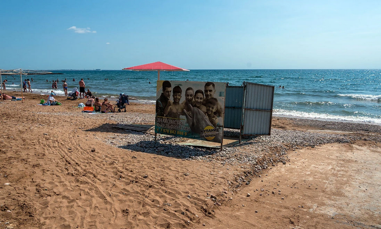 "Гадюшник", - российский блогер "разнес" в пух и прах отдых на крымском курорте (ФОТО)