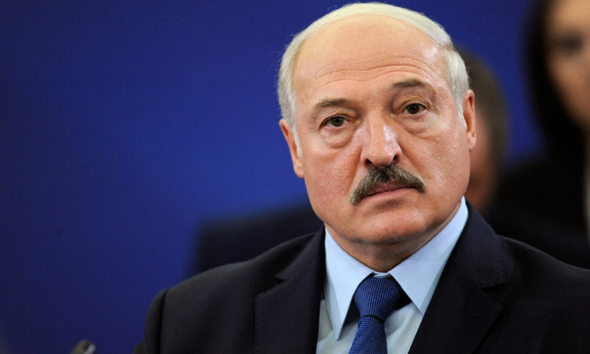 Александр Лукашенко призвал белорусов перейти на кнопочные мобильные телефоны