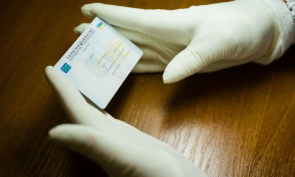 Владельцы ID-карт жалуются на обслуживание в банках