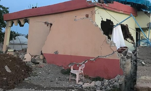 Турцию атаковало землетрясение: 39 человек пострадали