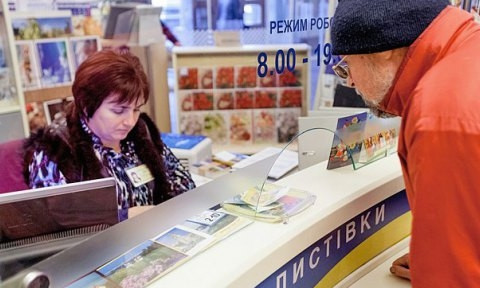 Криворожанам на заметку: хочешь работать в Укрпочте - улыбайся!