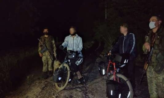 «Думали, что Украина в Евросоюзе», - пограничники задержали двух немецких велосипедистов
