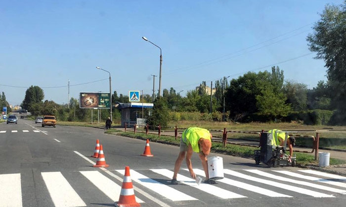 60 автодорог Кривого Рога уже имеют современную пластиковую светоотражающую разметку