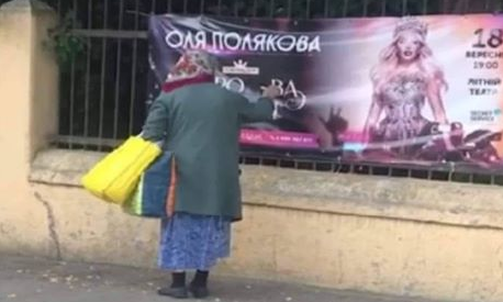 Ох и артистка! Бабуля потроллила Полякову и прославилась в Сети